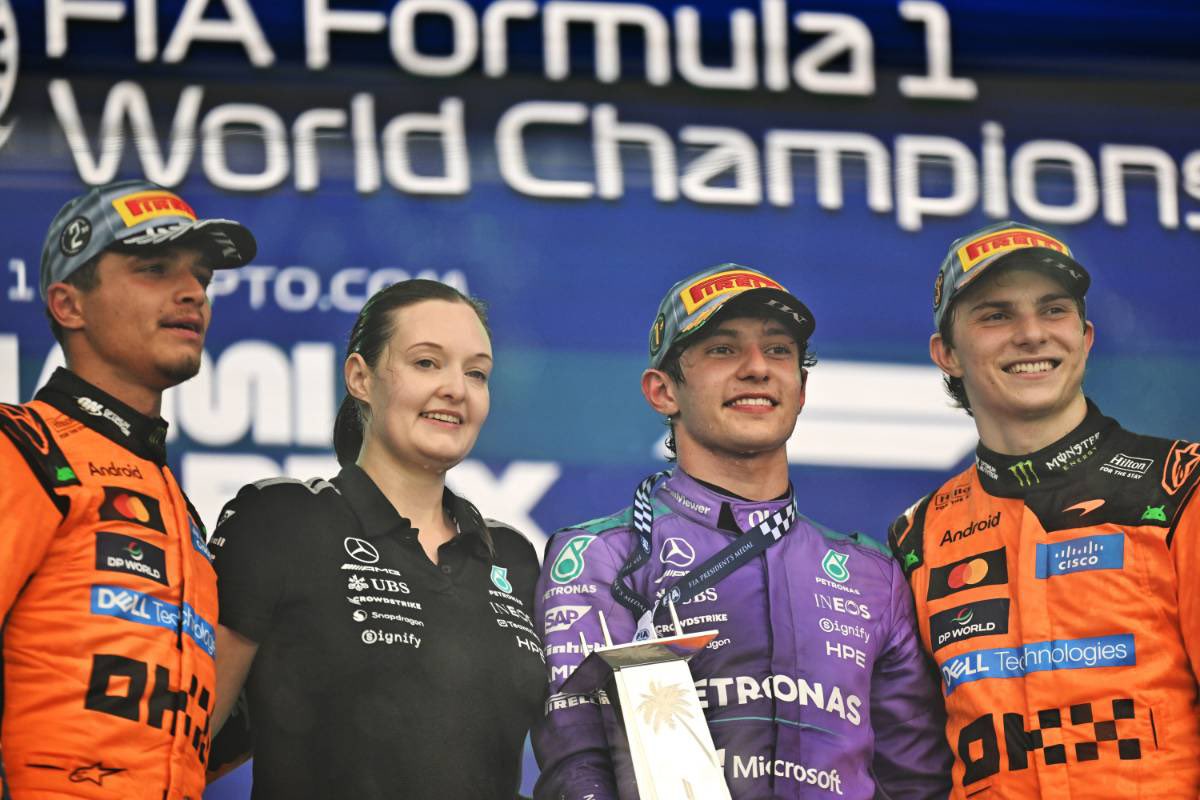 UmaronCars's tweet image. KA UNBELIEVABLE POTENTIAL, HOWEVER NO ONE THOUGHT IN HIS 2ND YEAR NOT JUST BREAKING INSANE RECORDS BUT EASILY BEATING GR WHO MUST BOUNCE BACK AT 🇨🇦!!!!!!

#KimiAntonelli #Antonelli #Mercedes #LandoNorris #Norris #OscarPiastri #Piastri #MiamiGP #Formula1 #F12026 #F1 @MercedesAMGF1