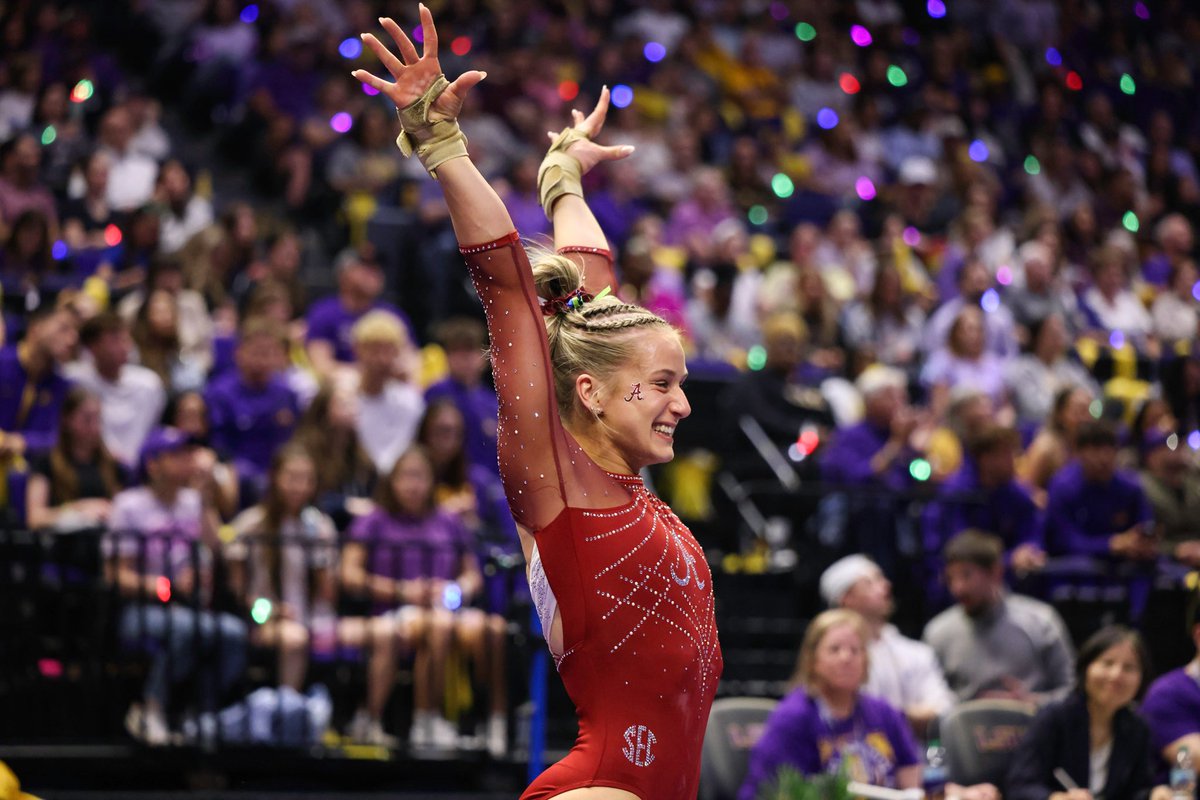 BamaGymnastics's tweet photo. Mastered it. 🎓

Congrats, Jo! https://t.co/bHDaCnhVNR