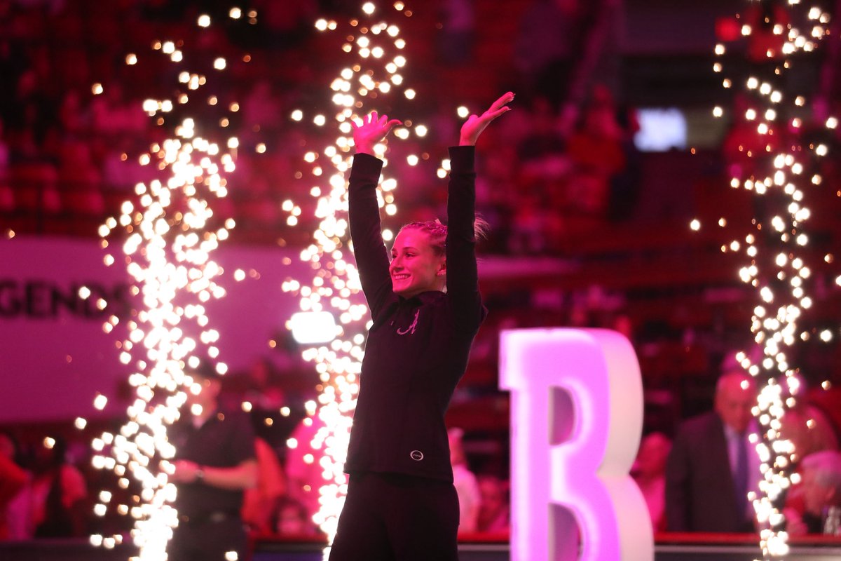 BamaGymnastics's tweet photo. Mastered it. 🎓

Congrats, Jo! https://t.co/bHDaCnhVNR