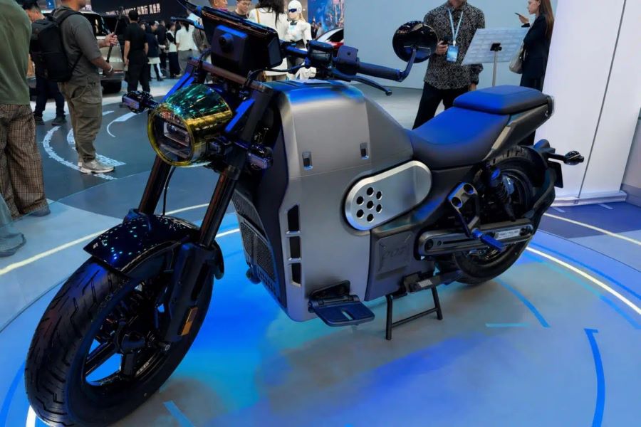 Chery e-Vo REEV: la moto eléctrica que se recarga sola | El gigante chino entra en motos con una eléctrica de verdadera autonomía extendida: un generador a combustión a bordo elimina la carga externa #chery #motoelectrica #innovcion motodinamia.com/chery-e-vo-ree…
