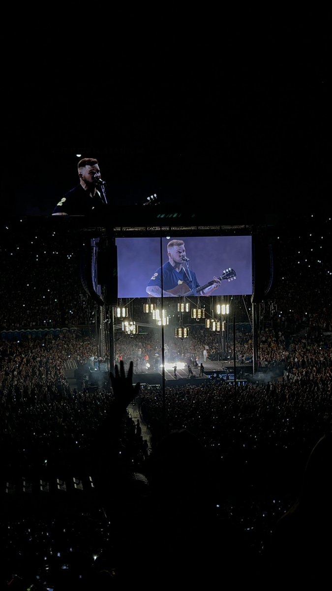 paaigekaayling's tweet photo. reminiscing … see you in the pit this time ◡̈ @zachlanebryan https://t.co/kugSsf0BHJ