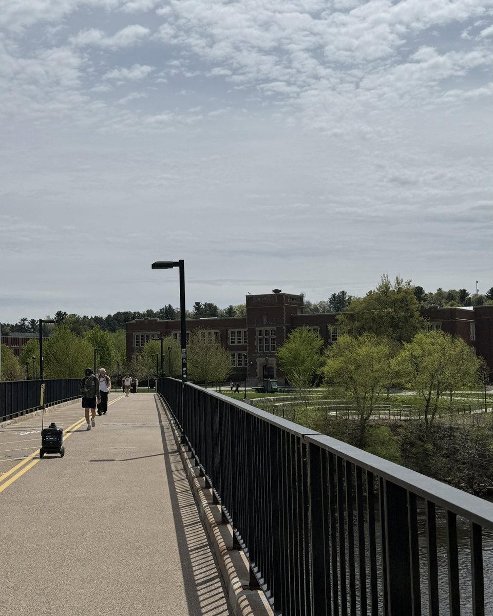 CoachDeavPuck's tweet photo. Tons of sights to see walking through campus this afternoon! No wonder UWEC is ranked as one of the most beautiful campuses in the country

#AintNowhereLikeEauClaire https://t.co/4LNC6MDgqc