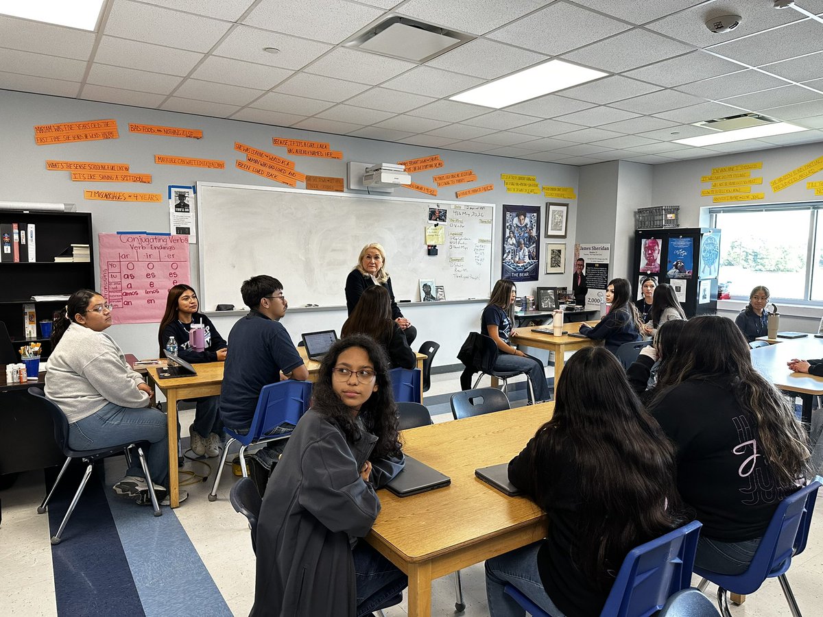 RepSylviaGarcia's tweet photo. Great to meet with 11th graders at #YESPrep Schools today. Always inspiring to connect with the next generation of leaders and hear their ideas for the future. https://t.co/EpENsKZeOK