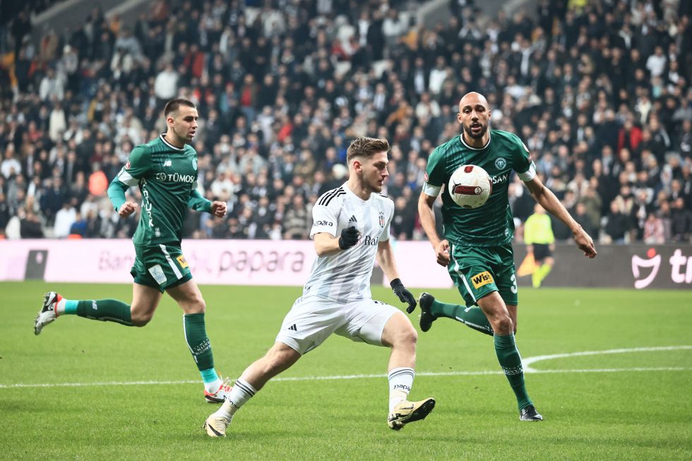 Beyaz Forma Siyah Şort tweet media