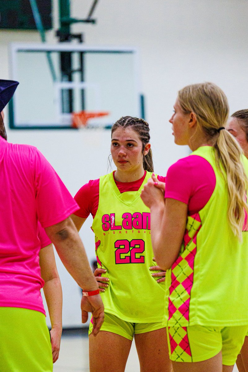 SLAAMCOACHSTEVE's tweet photo. Listened to a podcast today with @VeraJoBustos talking about mental toughness. When I think of mental toughness I think of @kelsey_meyer22, plays hard, gets beat up, and when I yell at her, she always maintains eye contact and says “ok” and then does exactly what I asked her to! https://t.co/DGdkbZnYm1