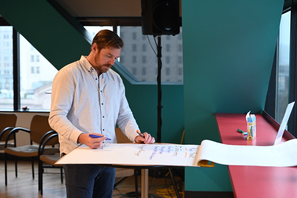 ideastogo's tweet photo. Facilitator Focus: ITG's Greg Cobb creating the next creative exercise during ideation! Facilitators are always working in the background to stay one step ahead during divergence. https://t.co/g6WT1r7FdM