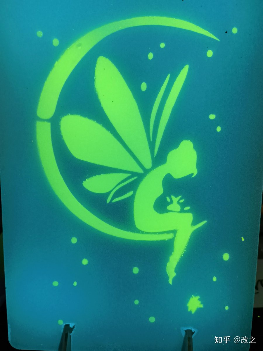 SdsSaran's tweet image. DIY Glow-in-the-Dark Jar   Grab an old jar, glow paint + stickers!  1. Stick stars/moons on the jar  2. Paint the rest with glow paint  3. Peel stickers + charge in sunlight  Perfect night light for kids (or your inner child)!   #DIY #Crafts #GlowInTheDark
