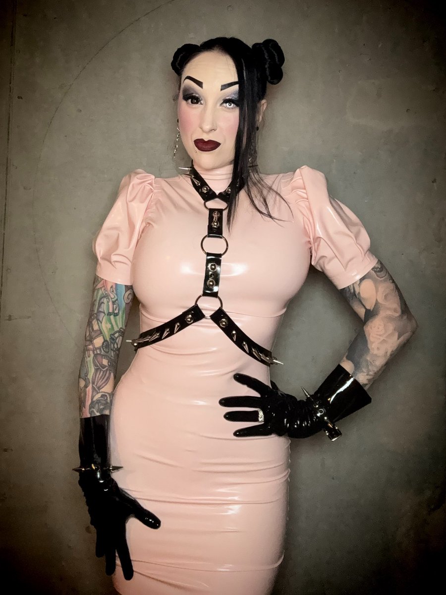 Lady Vī tweet media