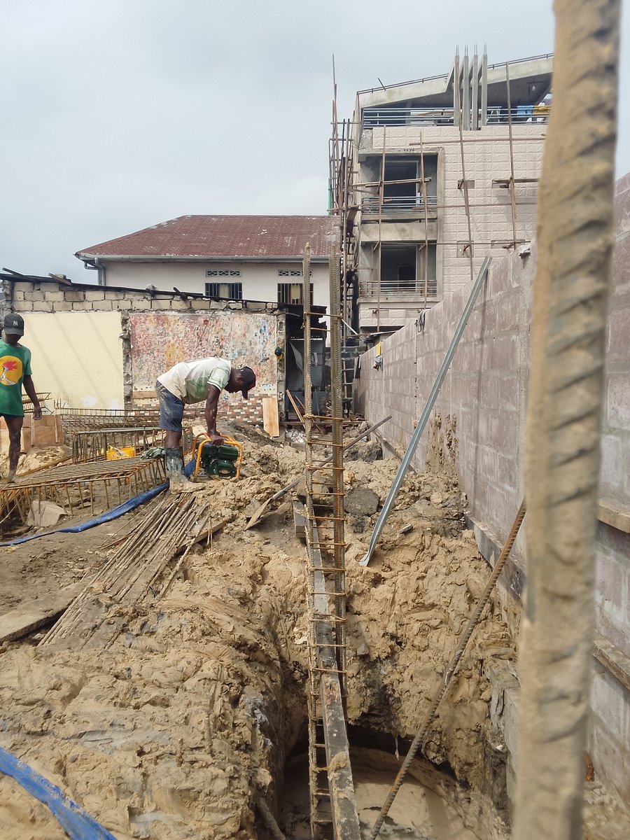 ChristianIsend5's tweet photo. 🏗️ Lancement d’un nouveau projet résidentiel à Kasa-Vubu – Kinshasa( Semaine 3). 
Type immeuble appartement R+3
 Implantation optimisée sur un terrain de 10 × 25 m
7 appartements modernes
4 appartements T4 de 105 m² (idéals pour familles)
3 appartements T3 de 80 m²
@chauffeur243 https://t.co/CqzG5LbftM