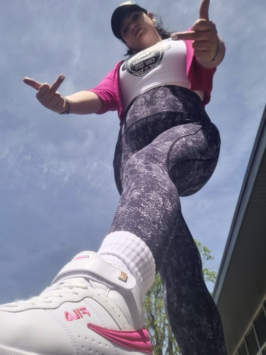 LadyAnacondaHOA's tweet photo. 🐍 POV you've accepted your natural beta place. https://t.co/cLMbS15FSm