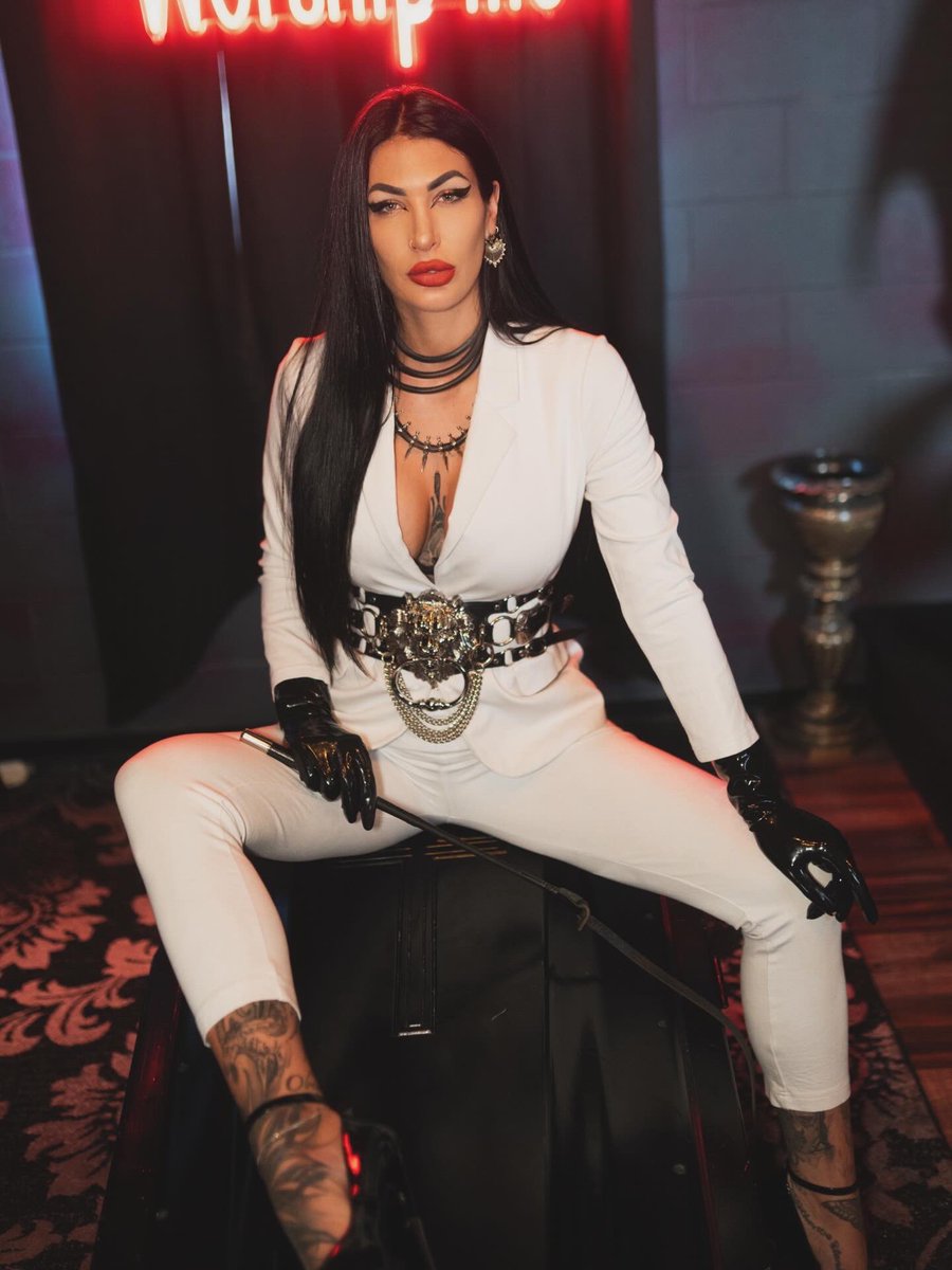 Mistress Damazonia 👑 tweet media