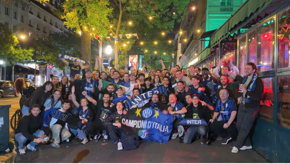 InterClubParis's tweet image. Le groupe du Inter Club Parigi Nerazzurra hier soir ⚫️🔵 

#forzainter #scudetto21 #InterClub