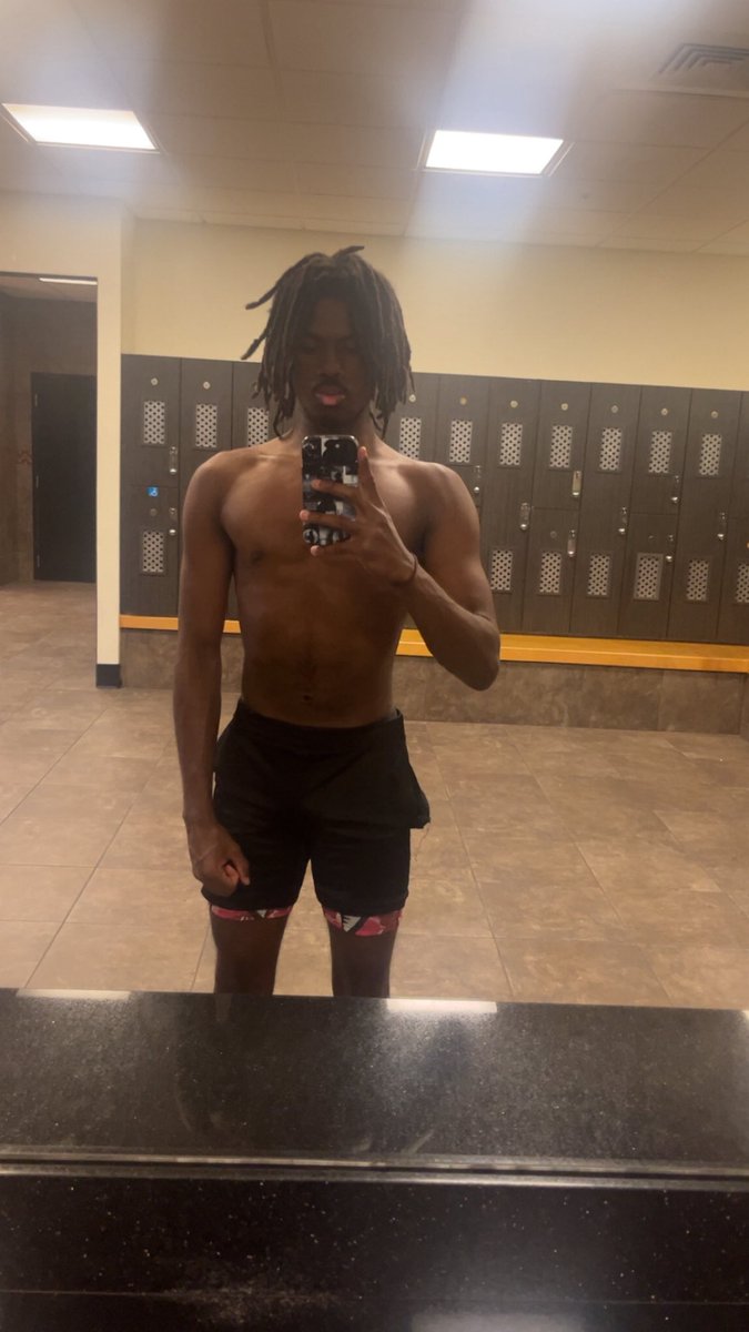 d1dorrian's tweet photo. Good working out in college fb coming soon #Grind https://t.co/okJU33g0ZX