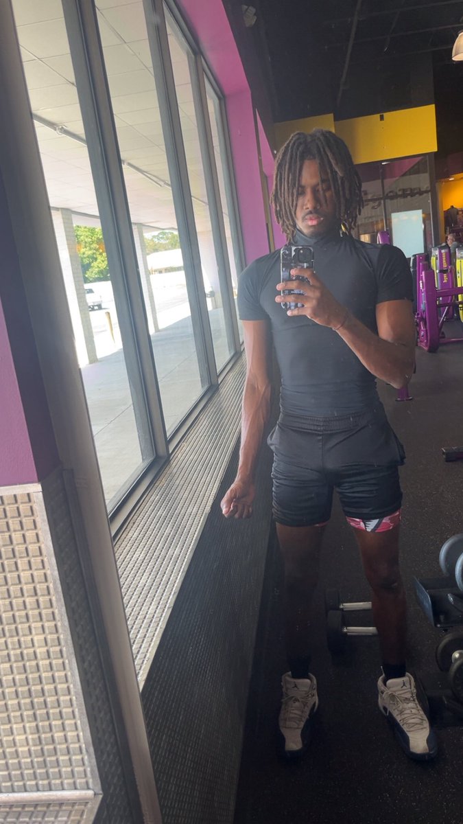 d1dorrian's tweet photo. Good working out in college fb coming soon #Grind https://t.co/okJU33g0ZX