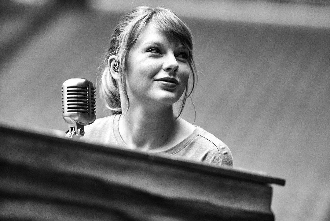 Taylor daily throwback tweet media