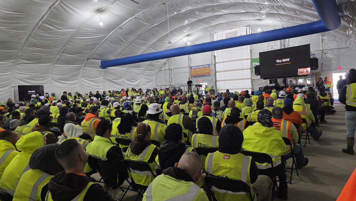 TheBradHurtig's tweet photo. It's impressive to see the complexity of all the moving pieces on this nearly 300 acre site while maintaining a safe environment.

#FindAWay 
#safetyspeaker
#inspireasaferworkplace 
#workplace
#safety https://t.co/lMhi5Ta3G7