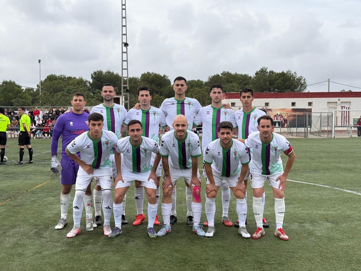 BullasDeportivo's tweet photo. 🔴 PREFERENTE ⚪️
Empate 2-2 frente al CD Algar.
Goles:
⚽️ Pablo
⚽️ Navarro
Agradecer a los más de 200 aficionados que llenaron las gradas del El Algar 👏👏
#SentimientoDePertenencia https://t.co/2hpD2OkyvC