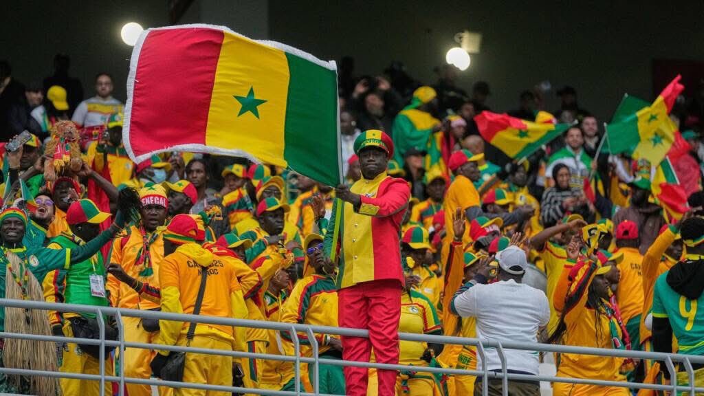 1khaby's tweet photo. Bien de vous rappelez que 15 supporters 
Sénégalais sont toujours en otage au Maroc
cela fait plus de 3 mois et personne n’en parle https://t.co/vbCc3N67Zk