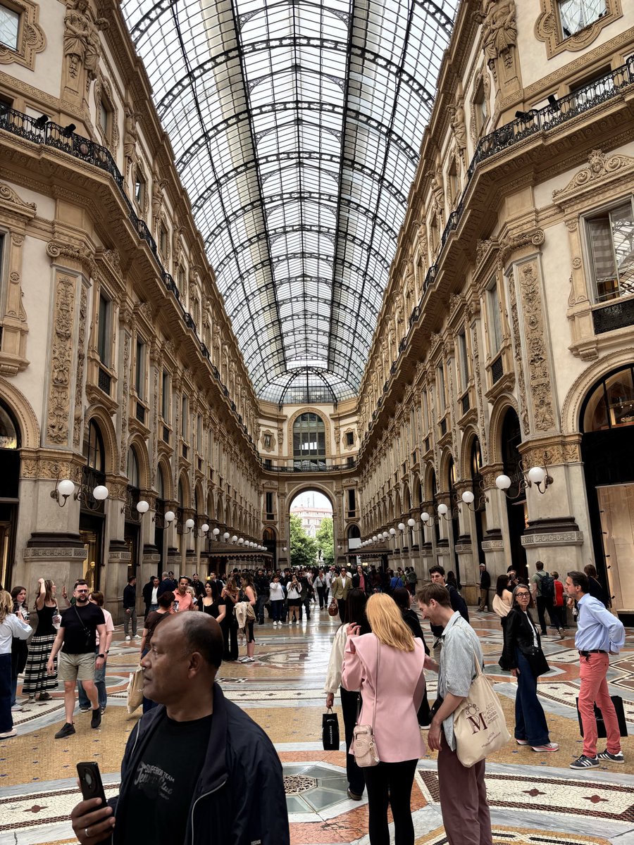 EwCiye1's tweet image. Milano marka ve turizmin cenneti gerçekten ! 

#Milano #Italia
