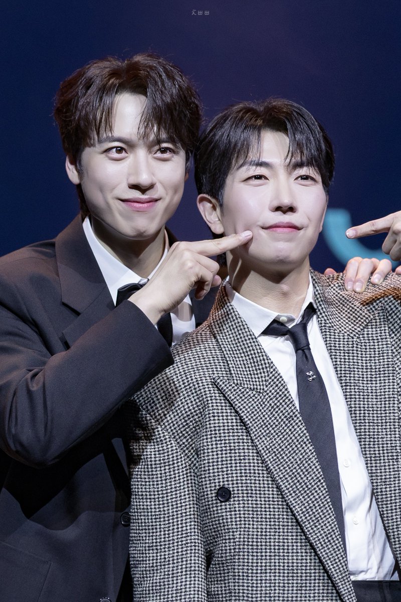 2026.05.04 라라라 페스티벌
🎂우리들의 생일파티🥳포토타임
#윤승우 배우님 #현석준 배우님

모찌 피 스 ✌️