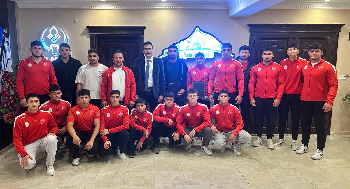 Elmalı Kaymakamı Faruk Erdem ve Belediye Başkanı Halil Öztürk 2026 Sezonunda Başarılar Elde Eden Elmalı Belediyesi Güreş Takımını Makamda Tebrik Etti.