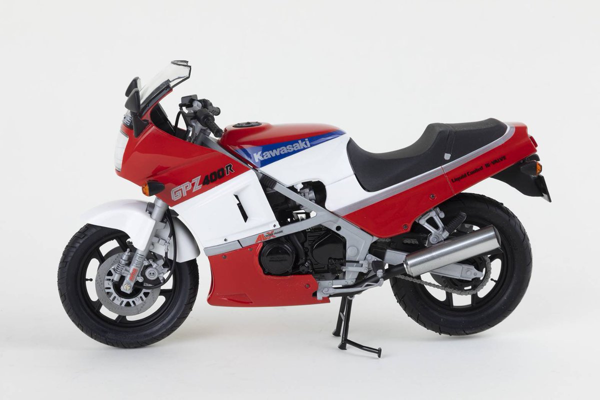 hirosw20's tweet photo. 人生初のバイクプラモ完成

#タミヤ
#バイク
#プラモ
#GPZ400R https://t.co/VGdM2SMv6O
