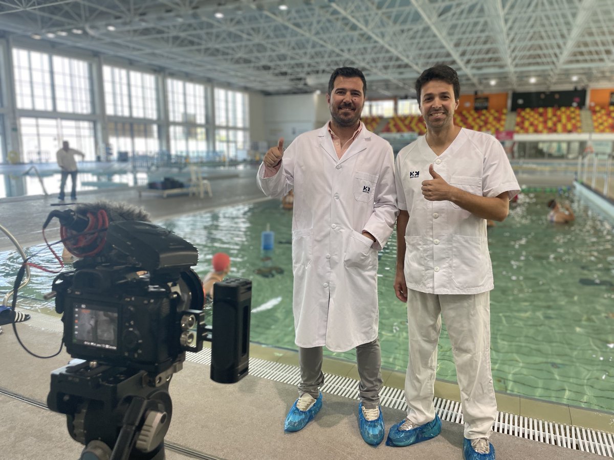 IsaNestares's tweet photo. En #Málaga hoy grabamos 🎥repor acuático💧💦y nos apuntamos al taller práctico de #SocorrismoySalvamento en playa con participación #EmergenciasSanitarias061 pues saber nadar no basta para evitar  ahogamientos🌊🏥🩺 @hmmalaga @HMHOSPITALES @lau_rparra @canalsur @canalsaludaldia https://t.co/3SBDnVR7kg