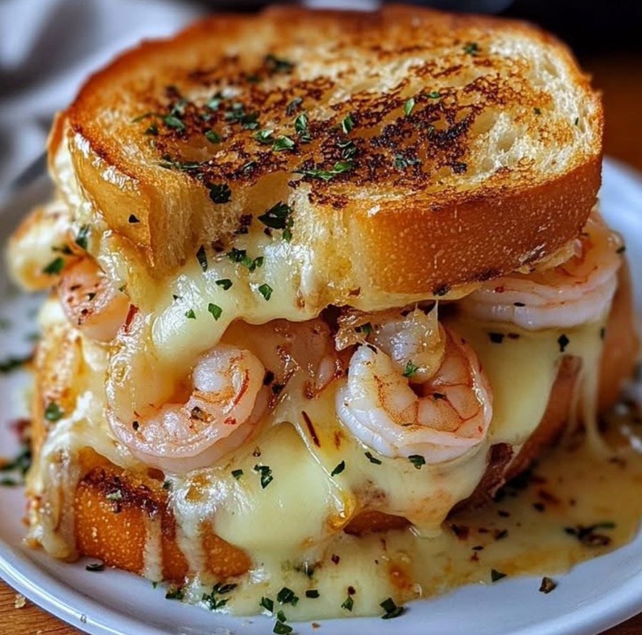 LandLover56's tweet photo. Garlic Bread Shrimp Grilled Cheese https://t.co/3LM6X5FReY