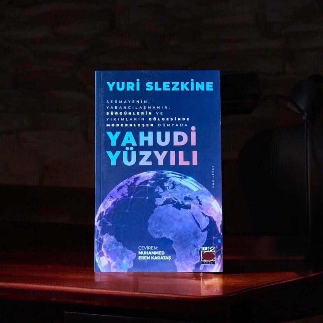 IsKitaplari's tweet photo. 4 Yeni Tavsiye Kitap @ElipsKitap 'tan 

1. Stalin Oleg V. Khlevnıuk 
Bir Diktatörün En Yeni Portresi
2. Yahudi Yüzyılı
Yuri Slezkine 
3. Hilafet 
Sir Thomas Walker Arnold 
4. Guantanamo Medeniyeti 
@omervh https://t.co/TedET6TdpQ