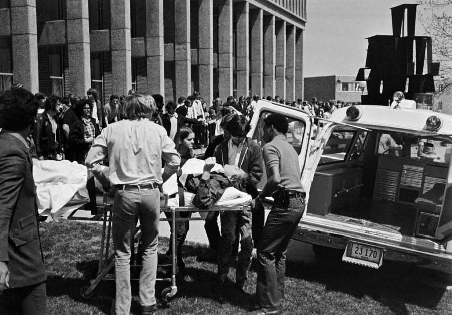 Atomsmasher907's tweet photo. The next time someone says "The government wouldn't do that," remind them that the government literally had the National Guard kill students on a university campus for protesting the Vietnam War
#KentState #KentStateMassacre #RememberKentState https://t.co/9503YYkkF9