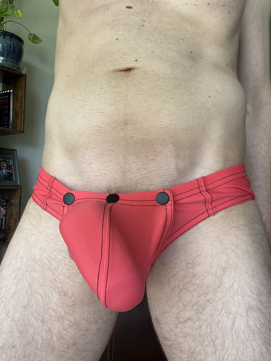 Trophybulge9in tweet media