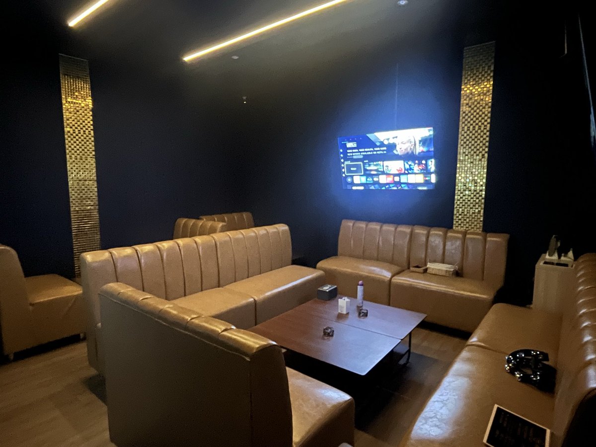 bar_oct2006's tweet photo. 以前からお知らせしておりました2階のラウンジとVIP roomを稼働します🛋️
VIP roomは10名でもゆっくり座れる広さにしてあります😆
歓送迎会やゴルフコンペの2次会等ご利用ください❣️ https://t.co/lLFvhOoCPx