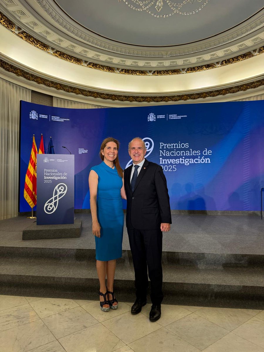 UNED tweet media