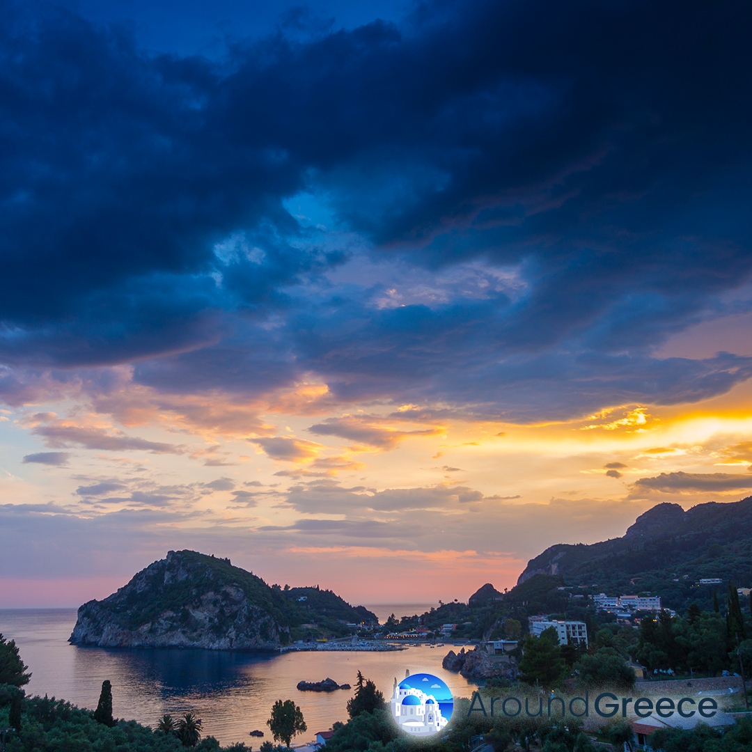 AroundGreece's tweet image. Evenings in Paleokastritsa Bay soften everything. The cliffs turn golden, the water deepens in color, and the day fades into something slower and more thoughtful.

❤️ Tag #aroundgreece
❤️ Follow @aroundgreece

aroundgreece.net/corfu

#Corfu #Greece #Greekislands