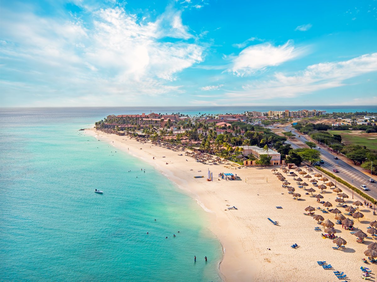 SmilesOficialAR's tweet image. 🏁🏝️ La maratón sigue… y el Caribe está en carrera
✈️ Aruba por tramo desde 98.700 millas + tasas e impuestos
Agua turquesa, calor y ese viaje que siempre querés 🌊☀️
⏳ No te quedes atrás
👉 smiles.com.ar/emission?origi…

#Aruba #Caribe #MaratonSmiles #Millas #TravelDeals #Smiles