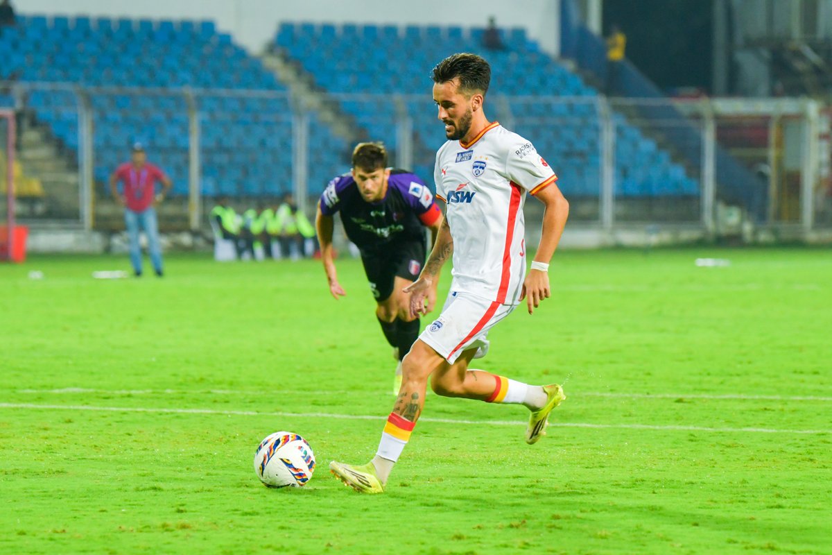 bengalurufc's tweet image. Ice in his veins! 🥶

Braian Sanchez scores his 4th goal of the campaign to draw us level in #OFCBFC! 

#WeAreBFC #ISL12 #Jotheyali