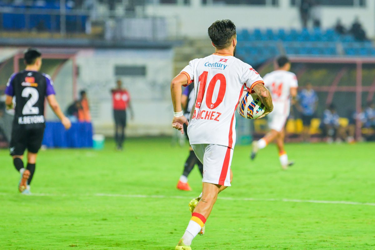 bengalurufc's tweet image. Ice in his veins! 🥶

Braian Sanchez scores his 4th goal of the campaign to draw us level in #OFCBFC! 

#WeAreBFC #ISL12 #Jotheyali