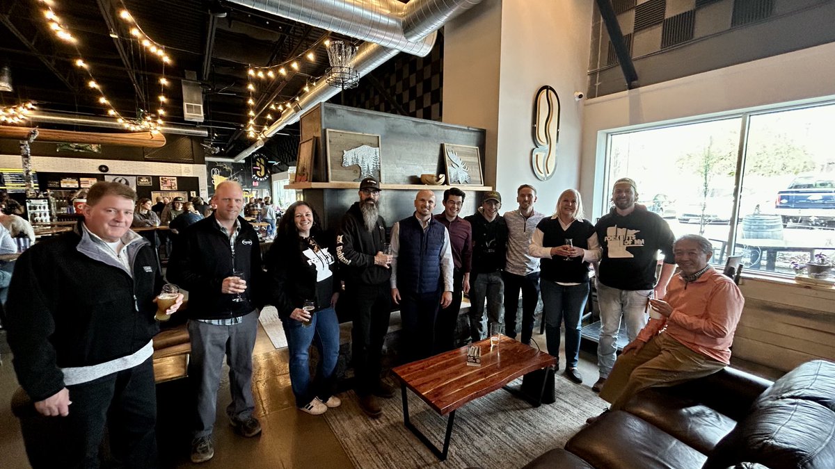 forkliftsofmn's tweet image. ⏮️Last Thursday, it was a pleasure accompanying everyone from FOM who was able to venture out to Happy Hour at Nine Mile Brewing!🍺⏳ 

A close team is a productive team!📈

#HappyHour #TeamBuilding #ForkliftIndustry #WorkHardPlayHard #CloseKnit