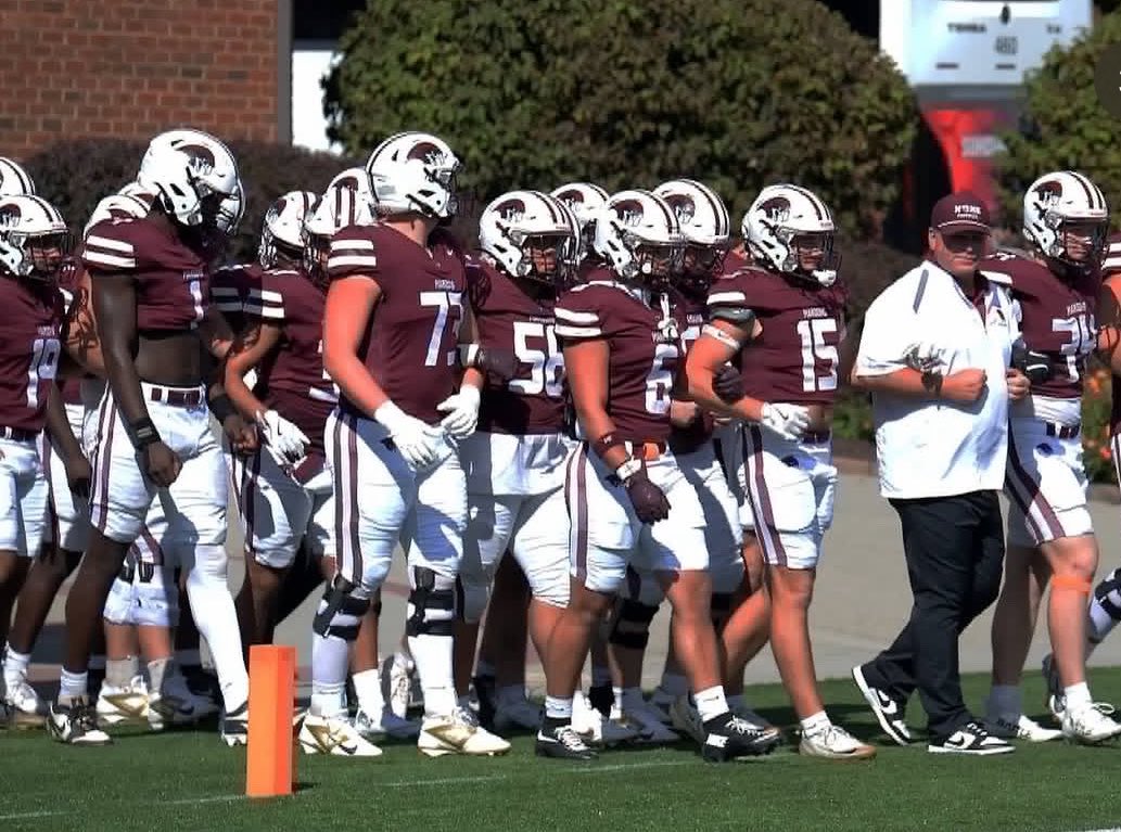 AveryMcMullin's tweet photo. Thank you to @Coach_Ferrick for stopping by today to recruit the Villains! A lot of great things going on with the new program at @RoanokeFB! https://t.co/uKPXIKRkXb