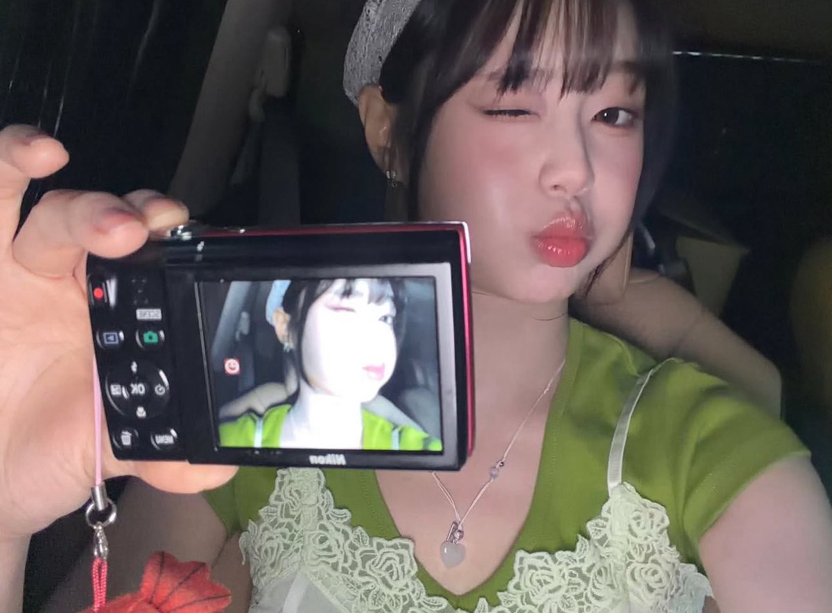 chuu pics tweet media