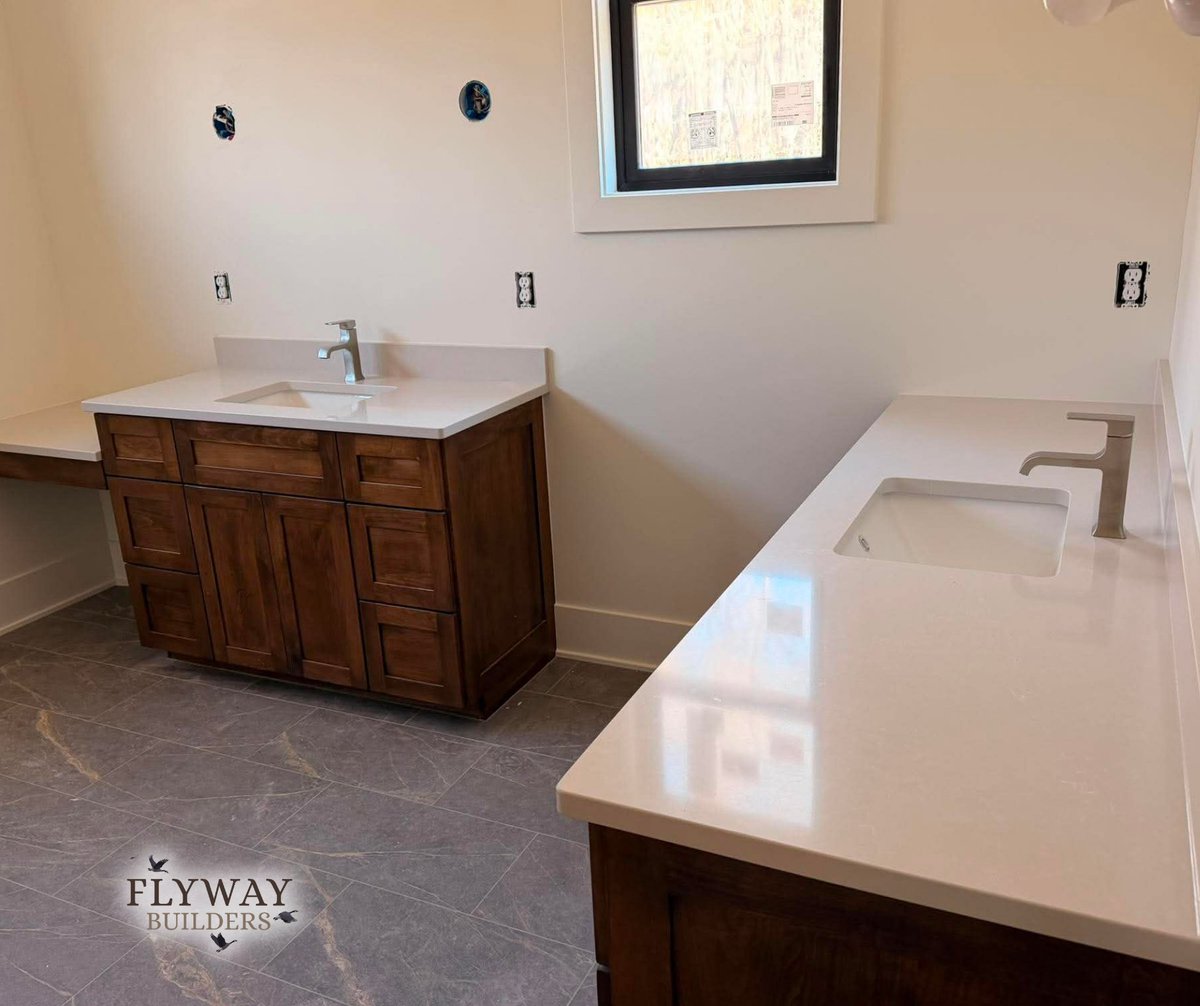 FlywayBuilders's tweet image. Let's check in on the progress of our #WestOliveMI #customhome build site... Countertops of various #naturalstone materials in the kitchen &amp;amp; bathrooms and backsplash masonry for the main floor &amp;amp; basement kitchens are being installed.

flywaybuilders.com #WestOliveMI 🏡✨