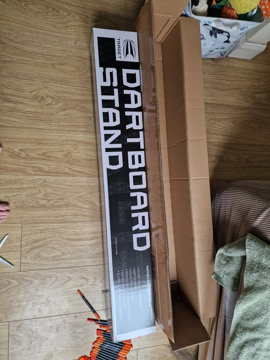 Magellanic80's tweet photo. Oh @AmazonUK you do make me smile. 

I ordered a 32 inch monitor for working from home. Instead I got this. 👇👇👇

Someone either has a wicked sense of humour, or just a mix up. 

Best part is I'm severely sight impaired. I wouldn't trust me with that 😂😂😂

#oops https://t.co/5YVWXctx2x