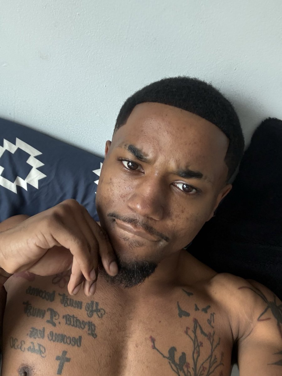 weluvkelvin's tweet photo. Wait i forgot about this account , hey yall me is back 🙂‍↕️ https://t.co/bgbdjRI82b