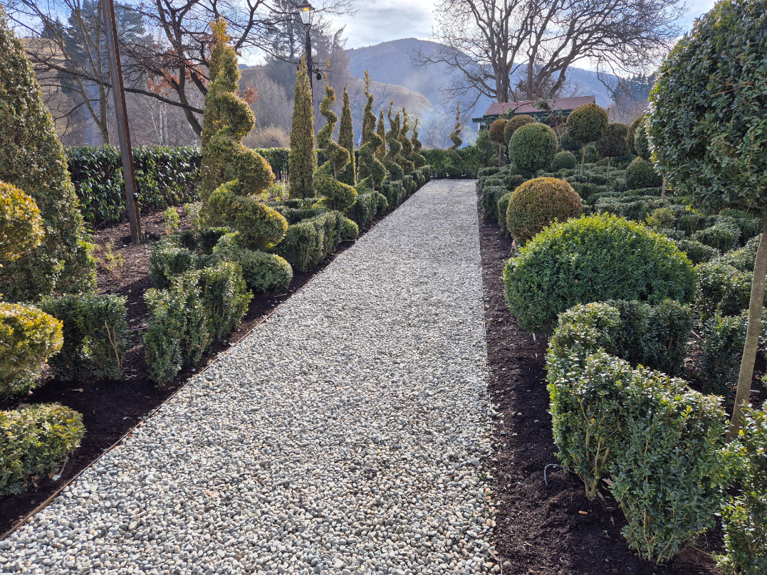 CarbourTools's tweet image. Love the look of natural stone but not the mess? PebbleLock gives you that natural aesthetic with the function of a solid surface.
🌿 Simple. Natural. Functional.
Order now: carbourtools.com/pebblelock
#OutdoorLiving #LandscapeDesign #NaturalStone #PermeablePaving #PebbleLock
