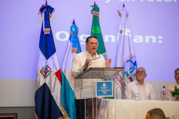 RdTeletipo's tweet photo. El ministro del MICM, Eduardo (Yayo) Sanz Lovatón, calificó como oportunas las medidas del Gobierno para mitigar el impacto económico del conflicto en Medio Oriente.

Más info: https://t.co/aCcRC3OGR5

#RD #Economía #Noticias https://t.co/xrHVIXVWqk