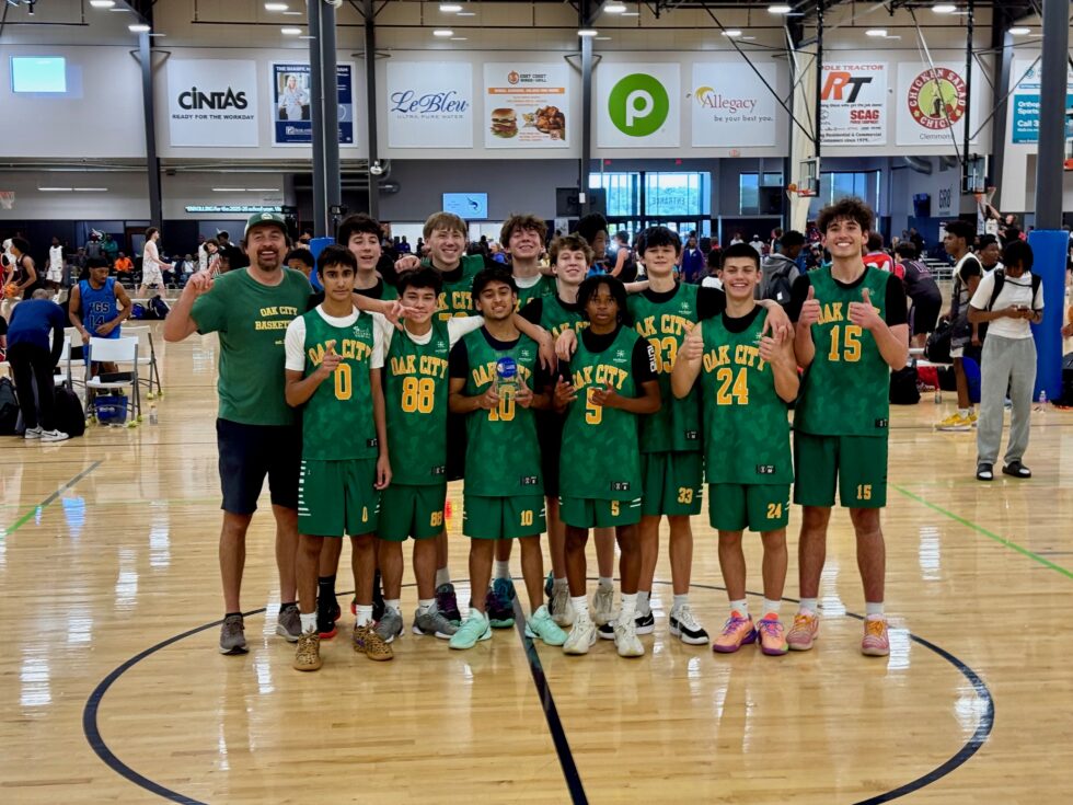 Phenom_Hoops's tweet image. Oak City Makes a Statement at #PhenomMayMadness
#PhenomHoops 

Read: phenomhoopreport.com/oak-city-makes…