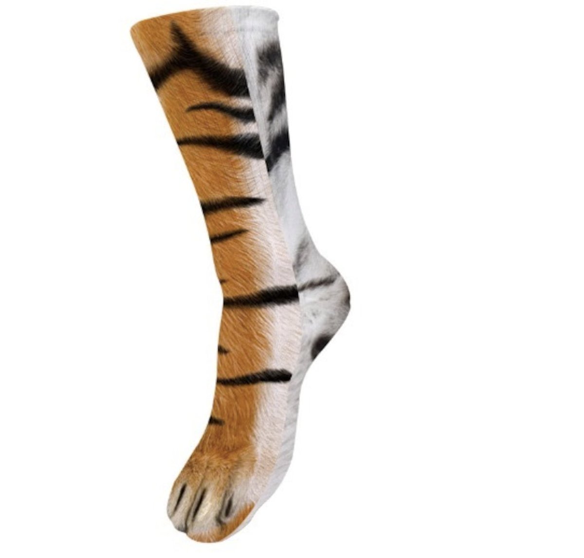 Setelah celana gombrong ijo nyi roro kidul sekarang kaos kaki maung. I love pria gabisa ditebak 😭