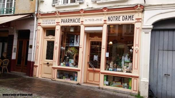 france_images's tweet image. The oldest Pharmacie in Boulogne‑sur‑Mer opened in 1847 

A historic storefront that’s been serving locals and visitors for nearly 180 years. 
See it in our Photo of the Day 🇨🇵 buff.ly/4dUVixy #France #travel