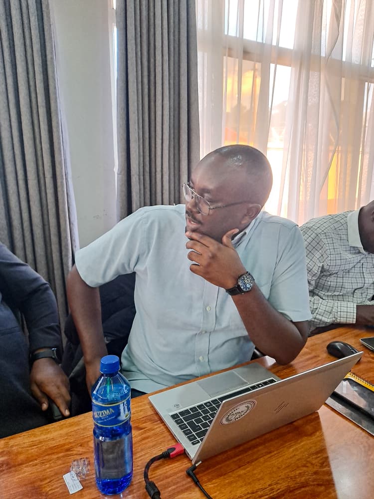 ARMC_BDI's tweet image. ✍🏿 Des institutions complémentaires, quand elles travaillent ensemble, produisent un impact bien plus grand.
L'ARMC réaffirme son engagement à tisser des partenariats stratégiques au service du marché. #ARMC #ADB