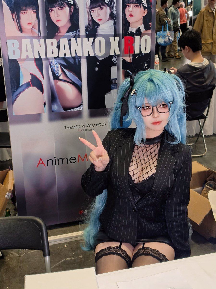 Banbanko_'s tweet photo. 是美好的一天～谢谢大家来看我😋
Anime Market03 💙

#NIKKE #NIKKEcosplay #プリバティ https://t.co/yoEAXwcSnn
